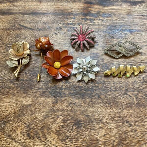Lot of 7 vintage pins / brooches floral, rhinestine gold silver